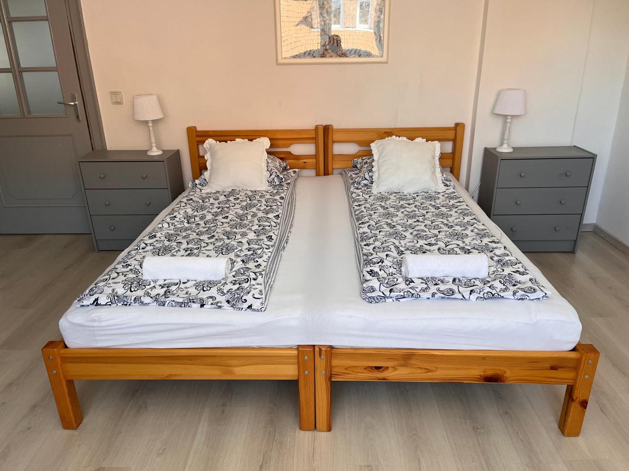 Pacsirta Apartman Grand 埃格尔 外观 照片